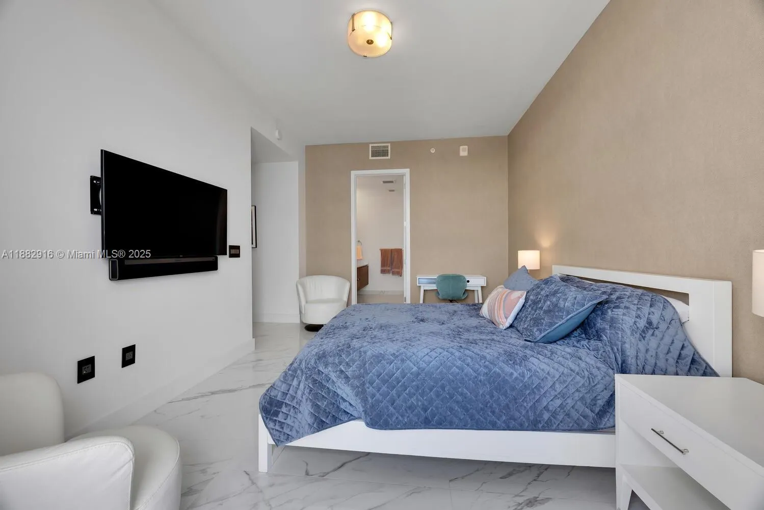 301 Altara Ave, #LPH914