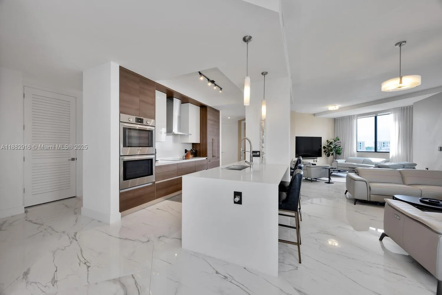 301 Altara Ave, #LPH914