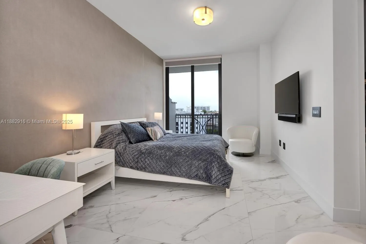 301 Altara Ave, #LPH914