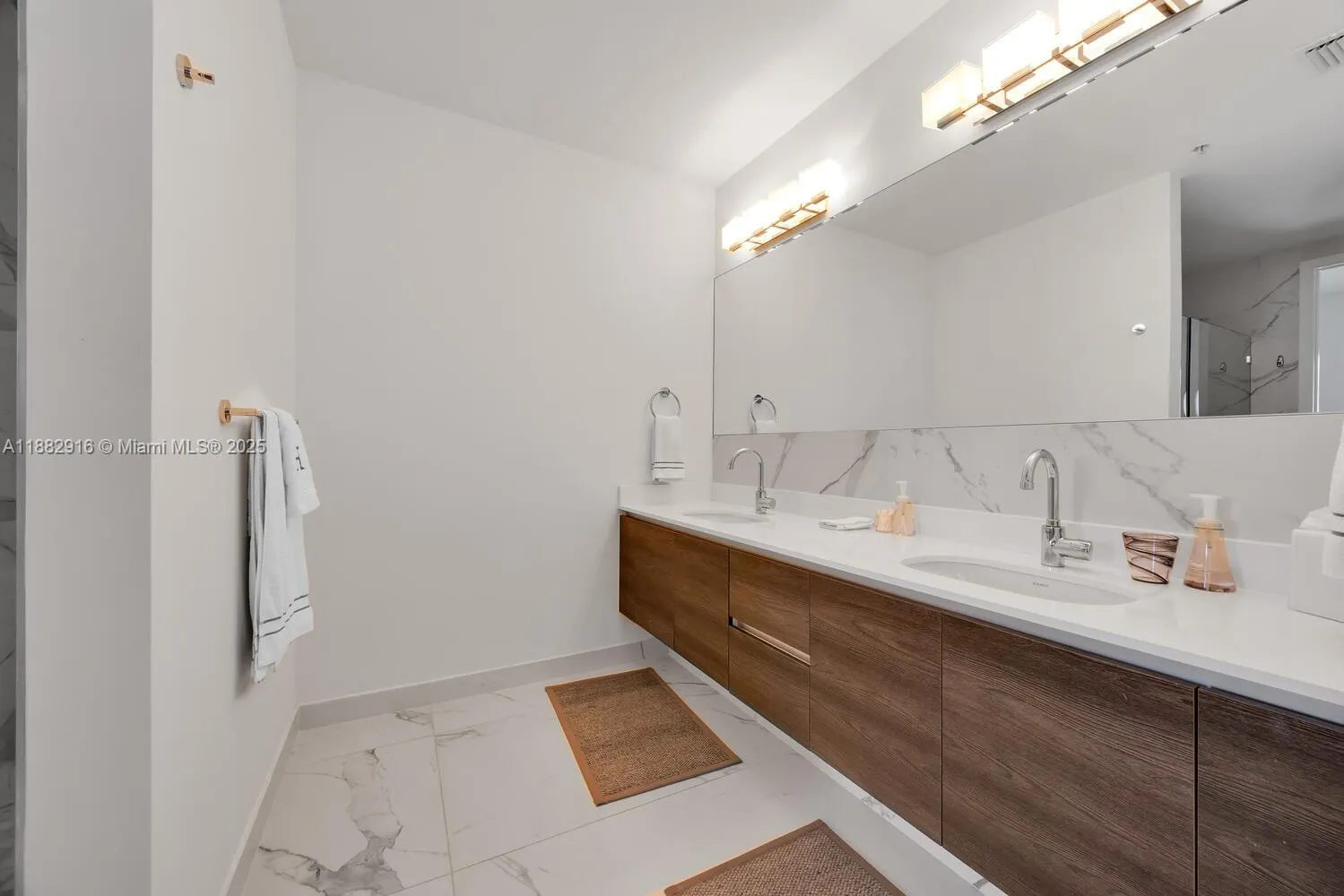 301 Altara Ave, #LPH914