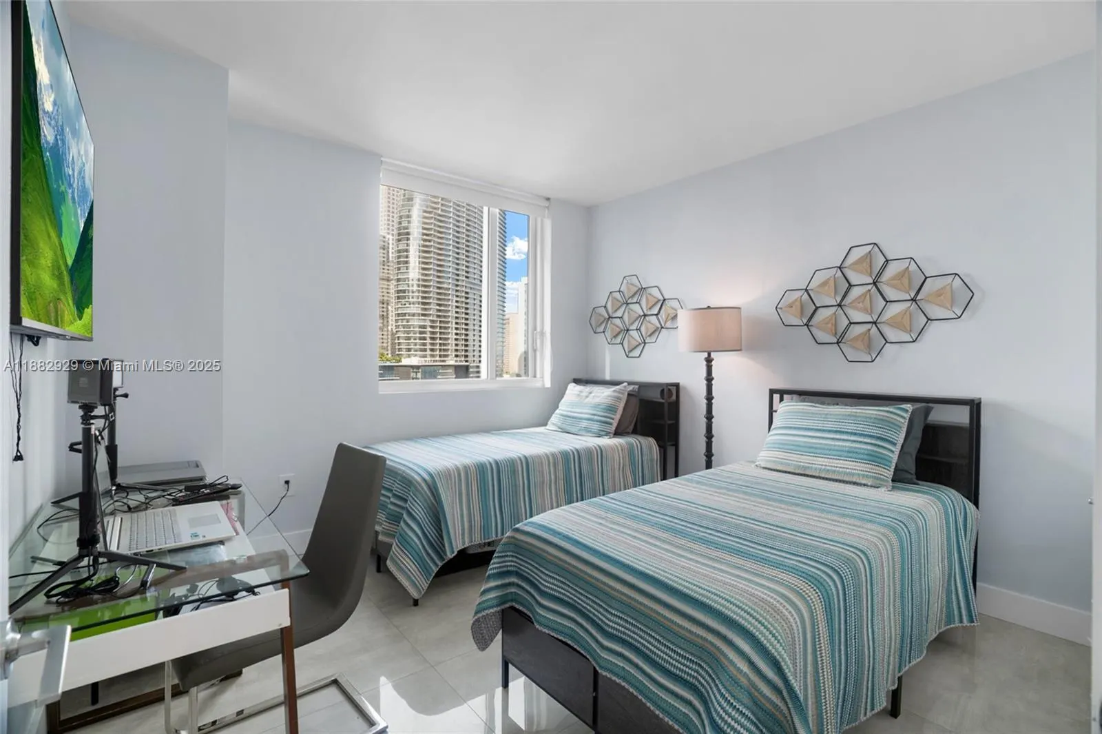 500 Brickell Ave, #1701