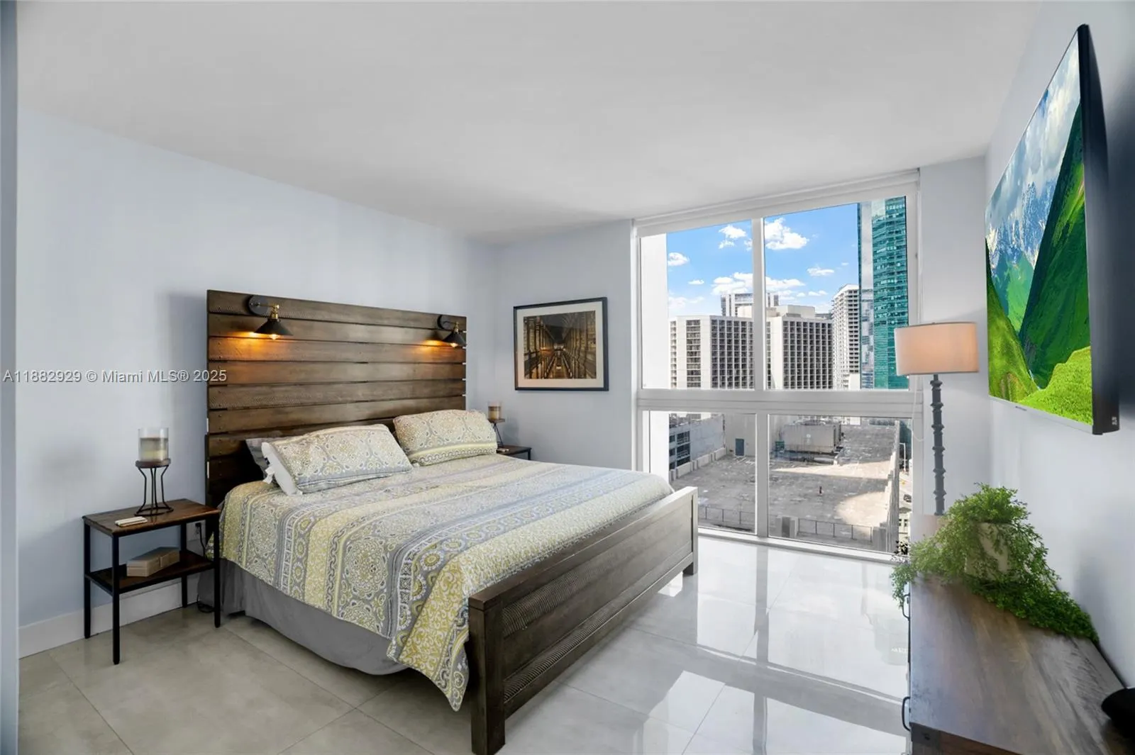 500 Brickell Ave, #1701
