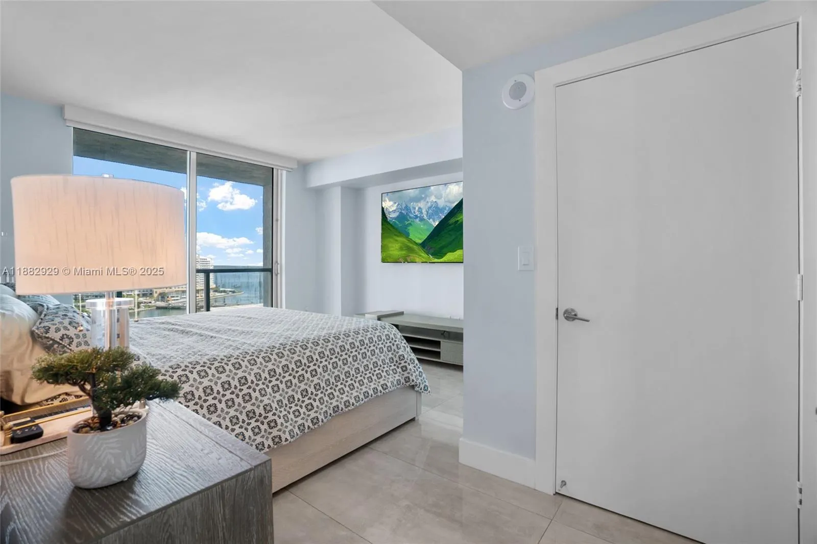 500 Brickell Ave, #1701