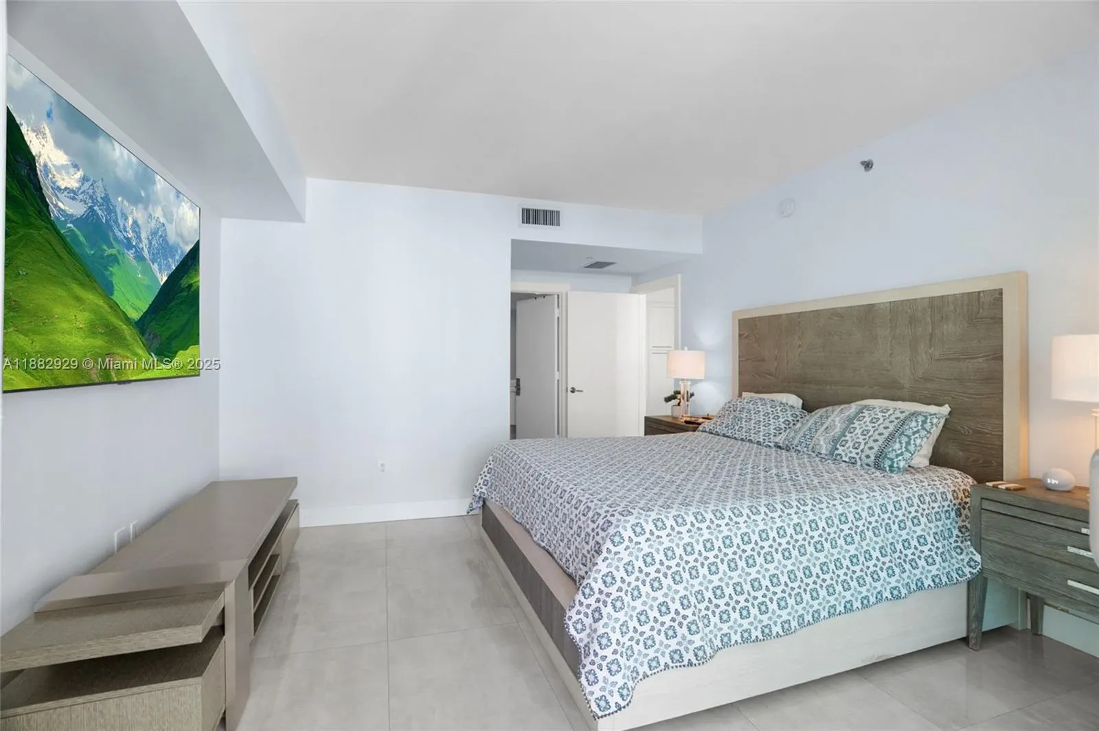 500 Brickell Ave, #1701