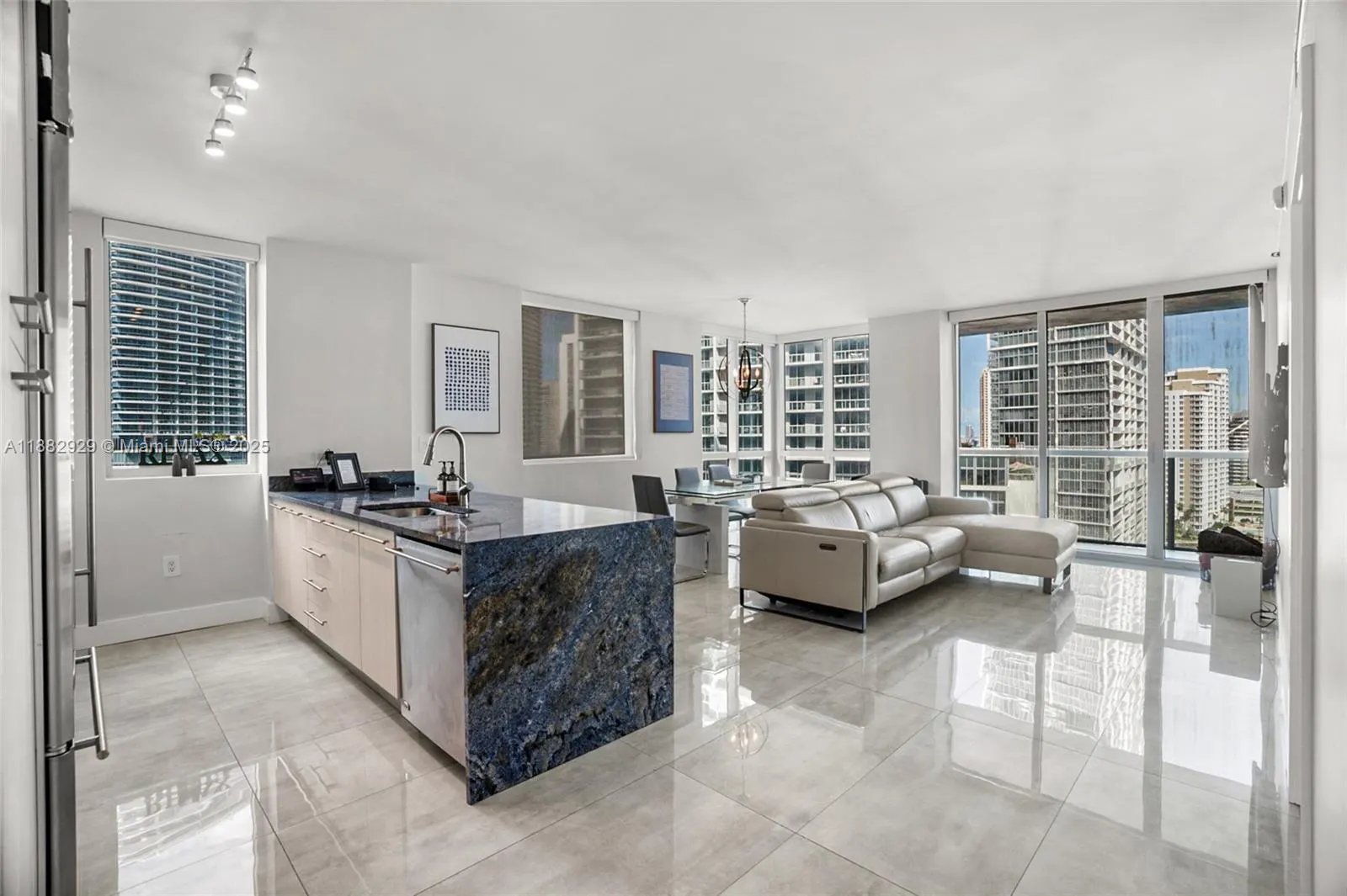 500 Brickell Ave, #1701