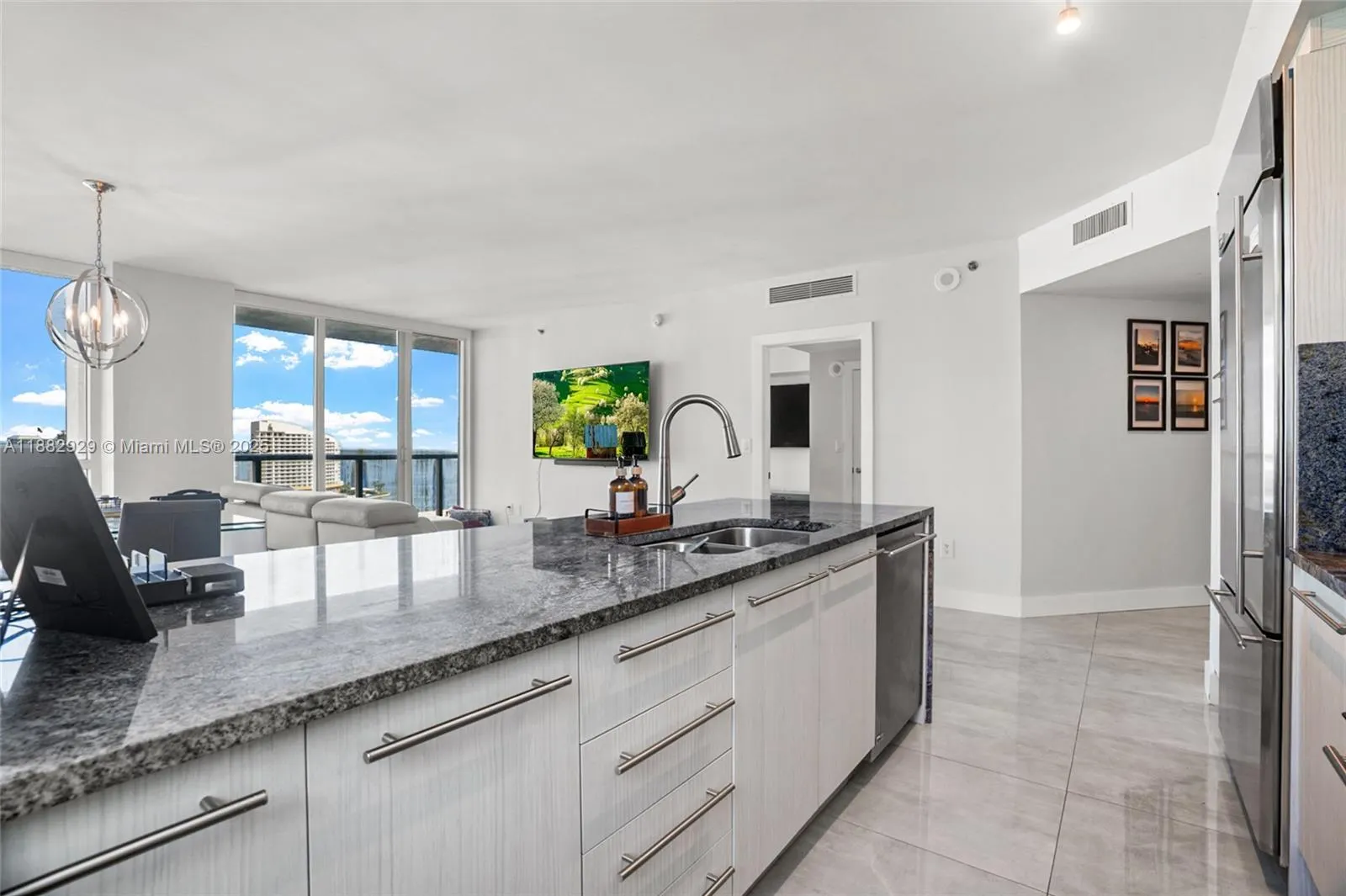 500 Brickell Ave, #1701
