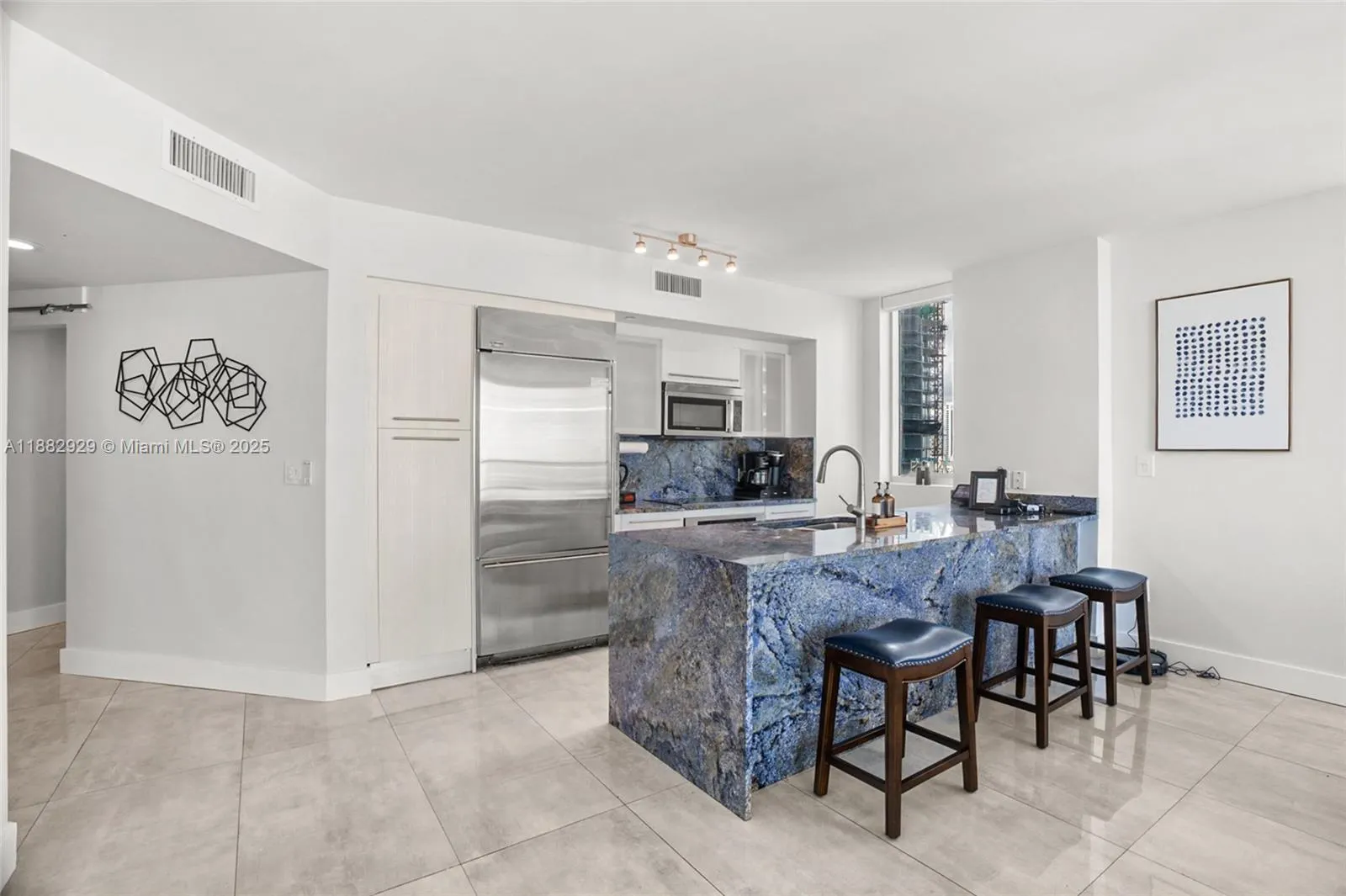 500 Brickell Ave, #1701