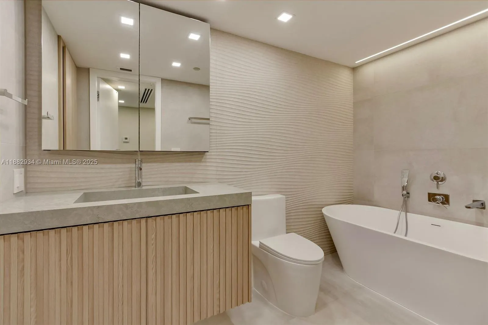1455 Ocean Dr, #811