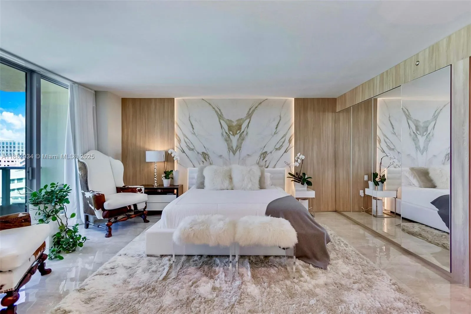 1455 Ocean Dr, #811