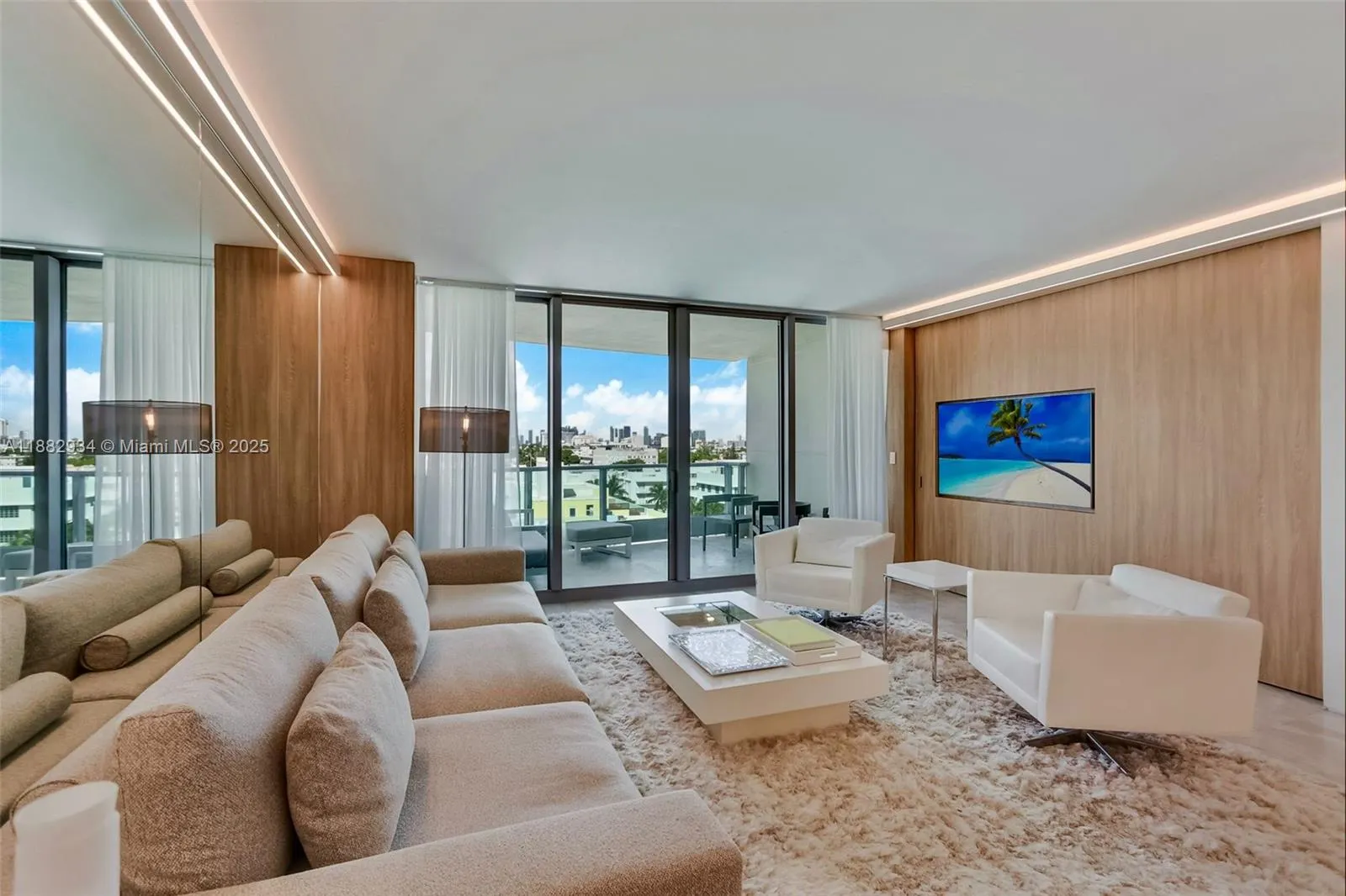 1455 Ocean Dr, #811