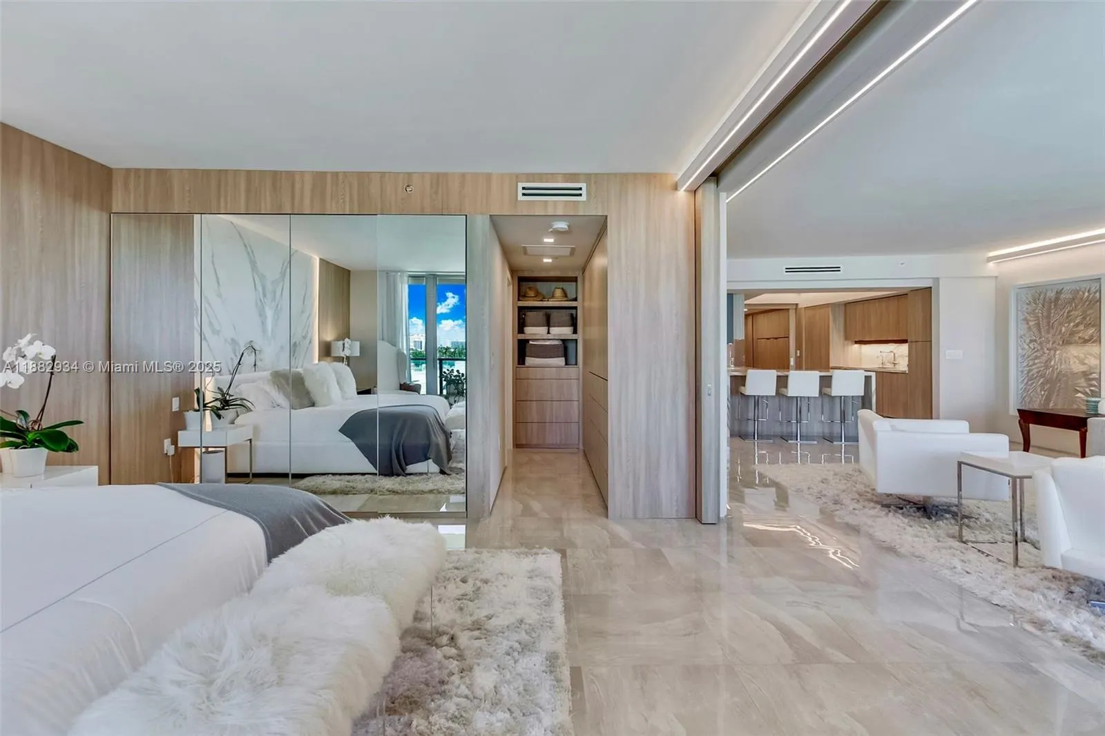 1455 Ocean Dr, #811