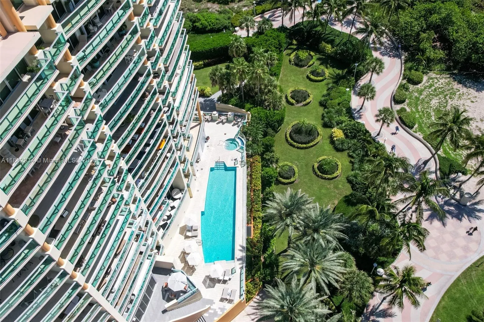 1455 Ocean Dr, #811