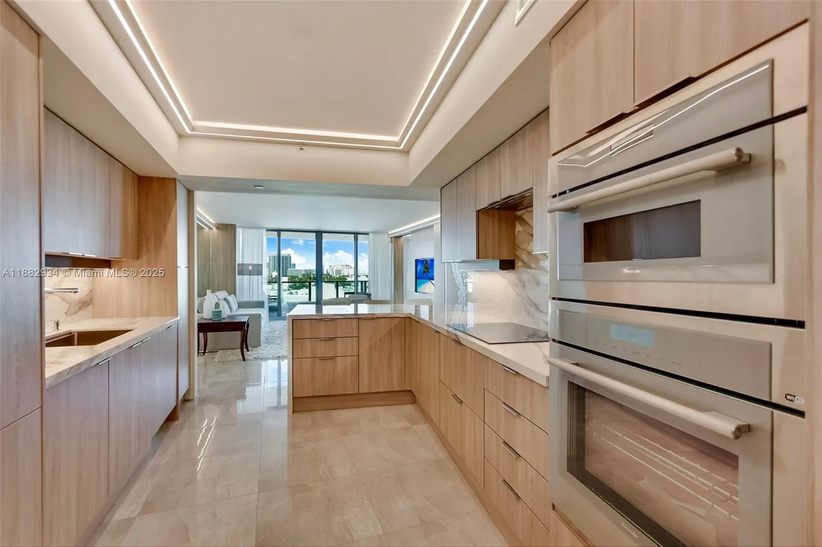 1455 Ocean Dr, #811