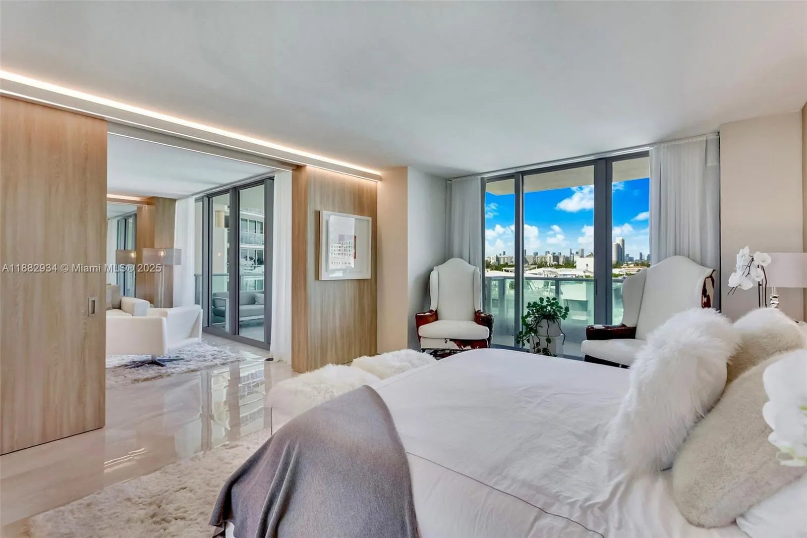 1455 Ocean Dr, #811