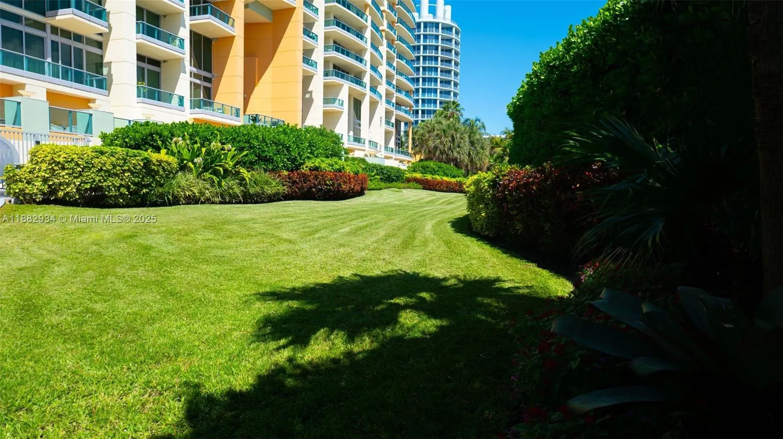 1455 Ocean Dr, #811