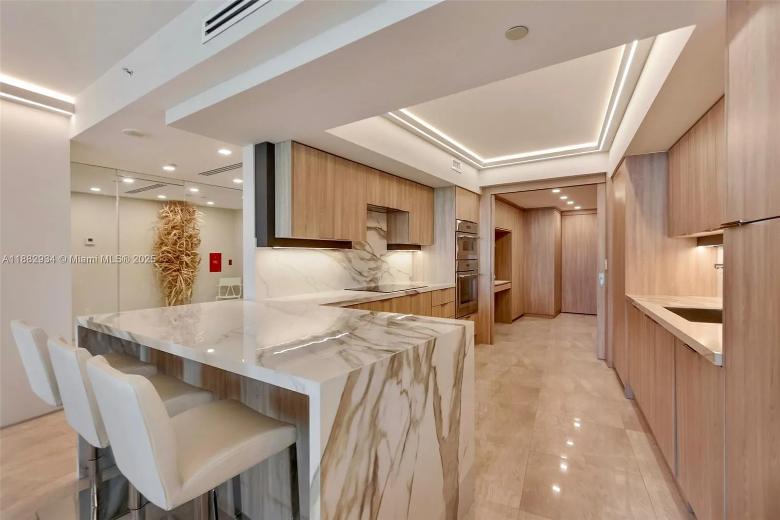 1455 Ocean Dr, #811