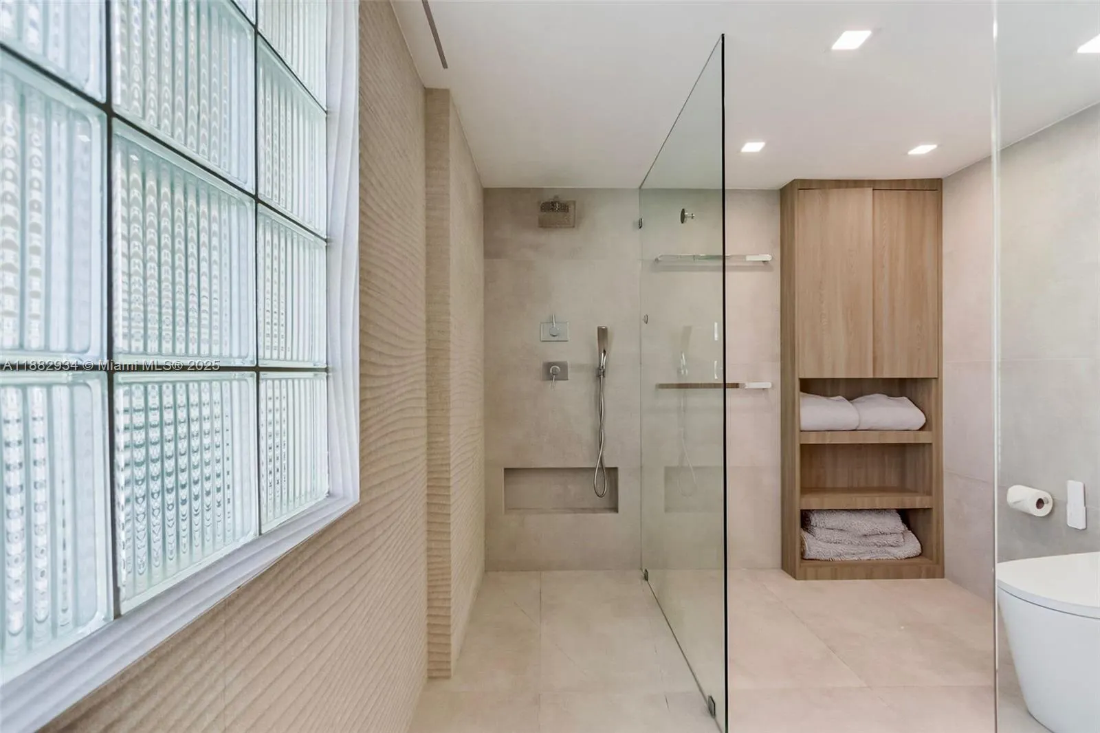 1455 Ocean Dr, #811
