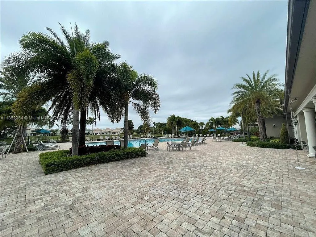 4400 Hillcrest Dr, #601B