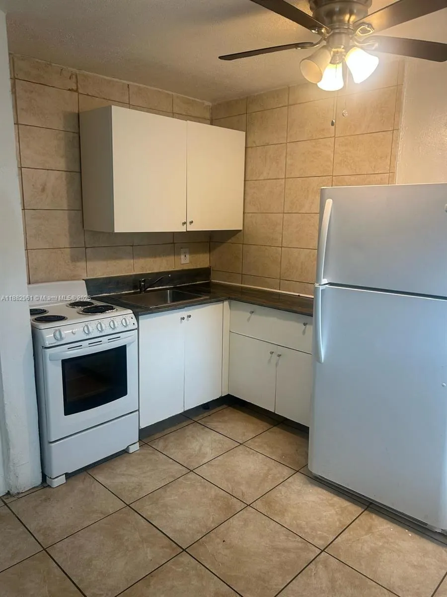 615 NE 3rd St, #4