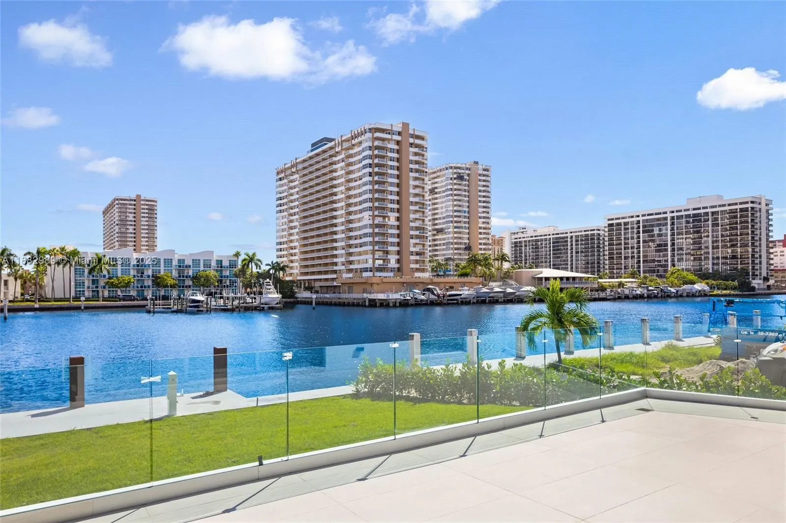 503 Palm Dr