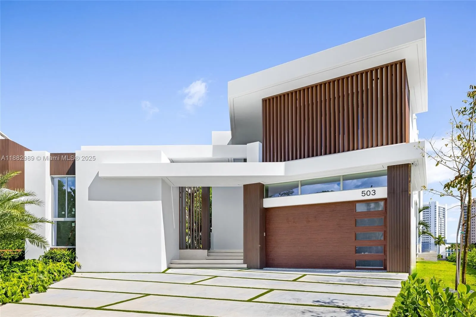 503 Palm Dr