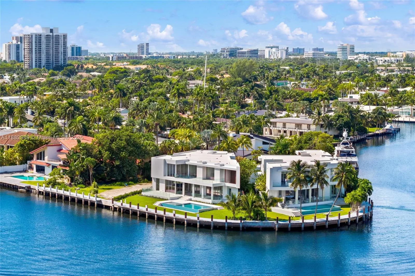 503 Palm Dr
