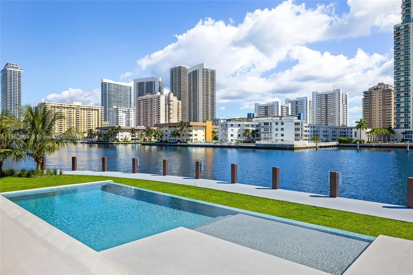 503 Palm Dr