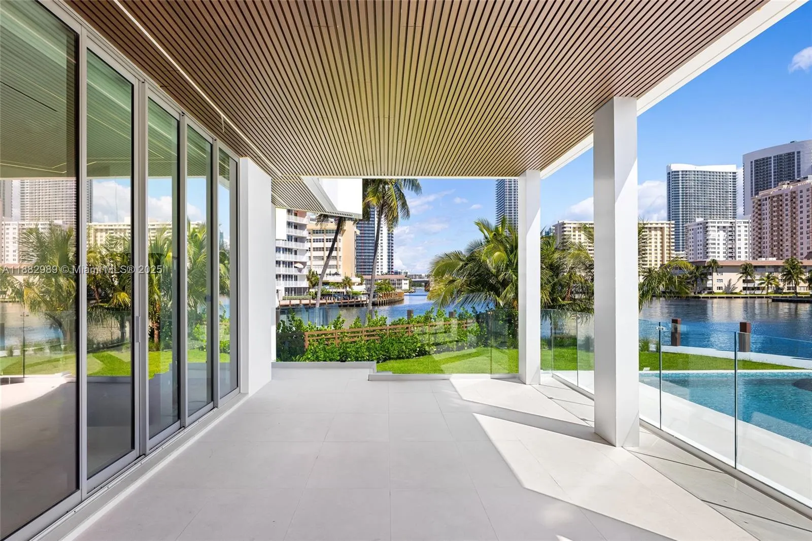 503 Palm Dr