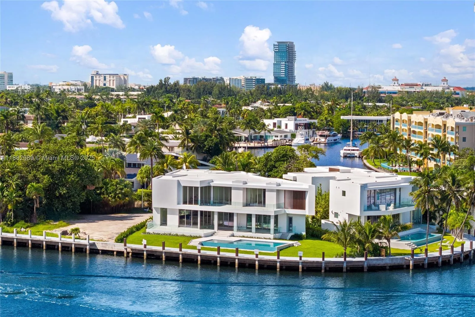 503 Palm Dr