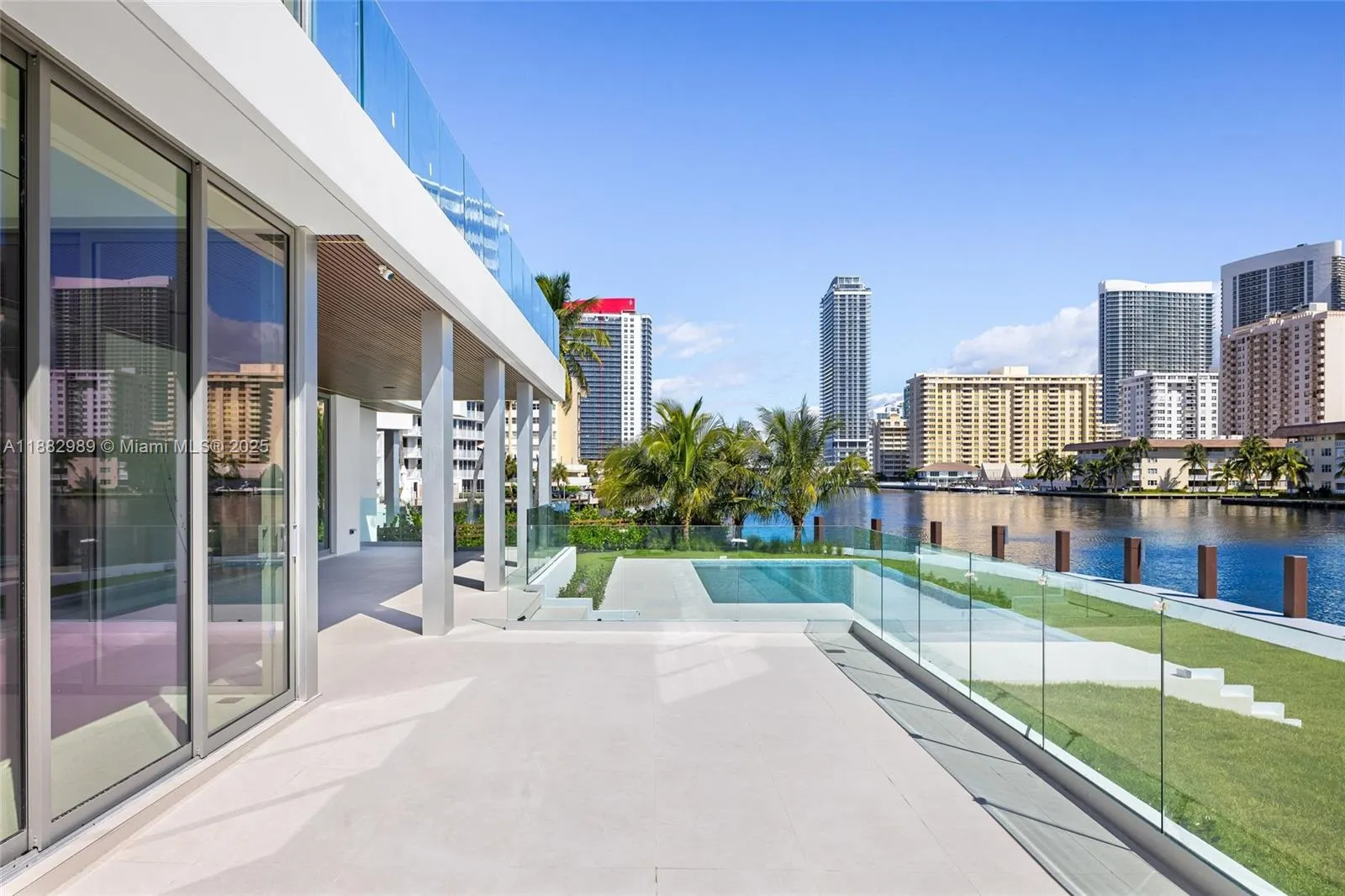 503 Palm Dr