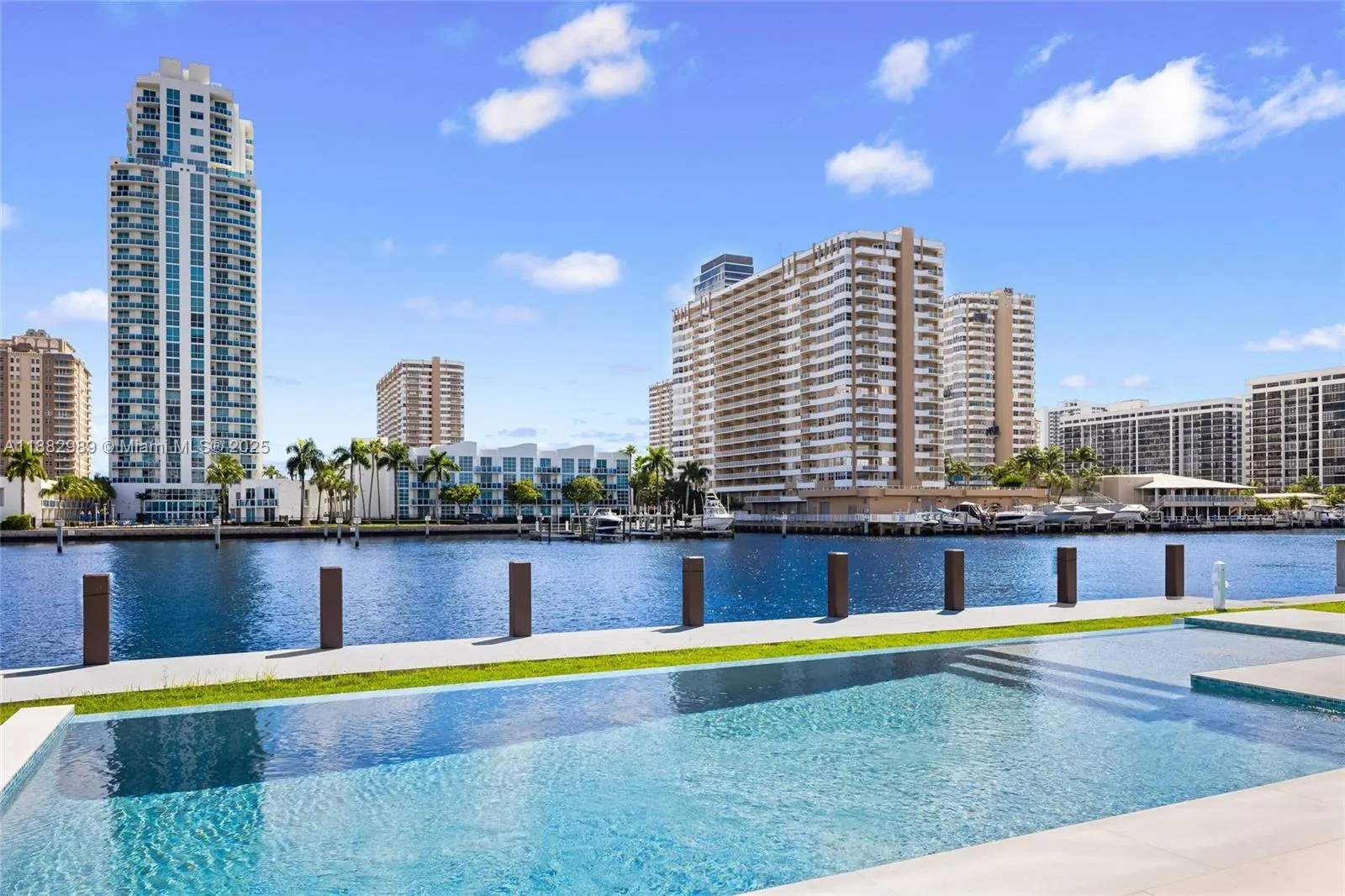 503 Palm Dr