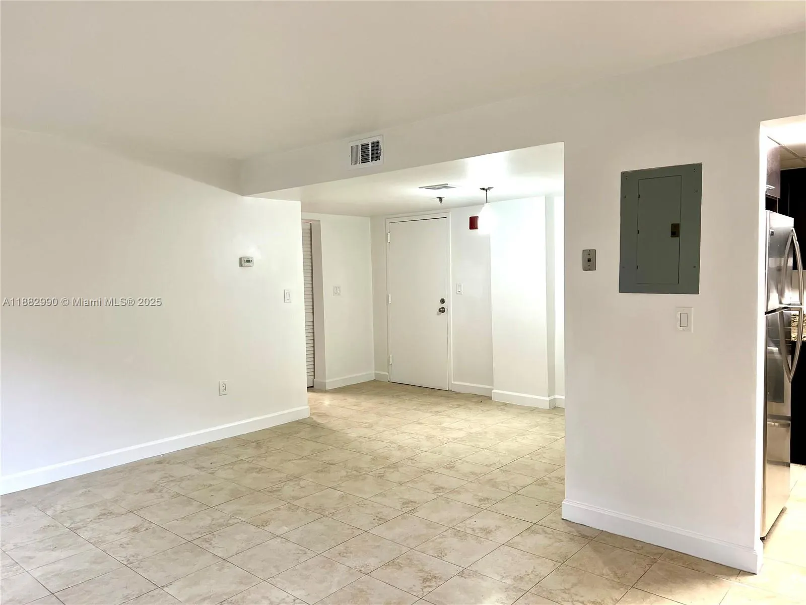 5249 NW 7th St, #303