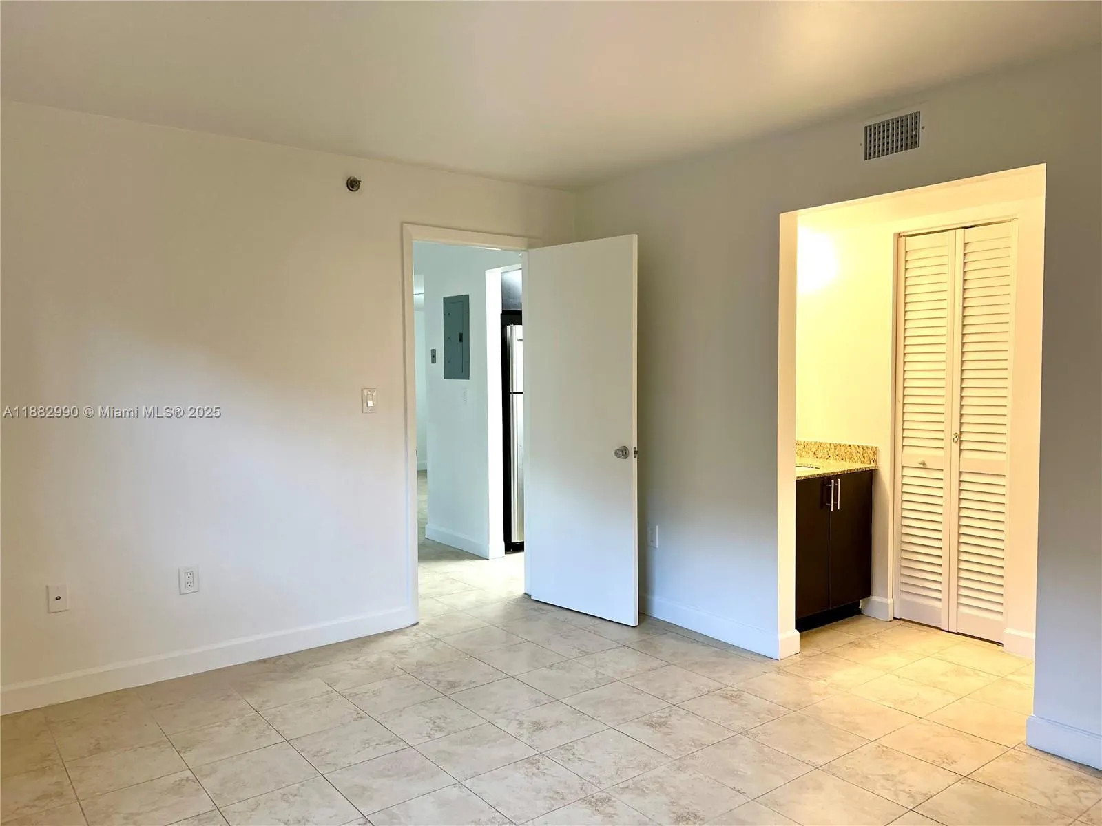 5249 NW 7th St, #303