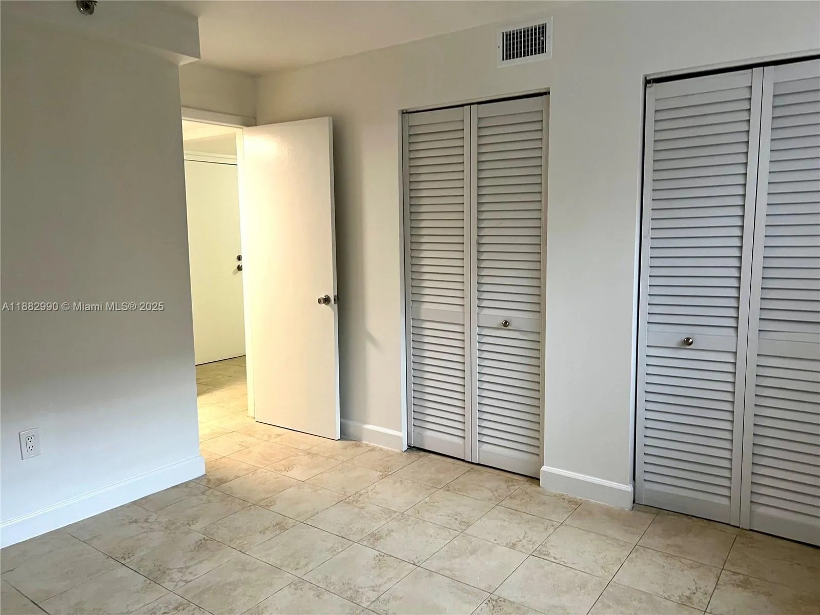 5249 NW 7th St, #303