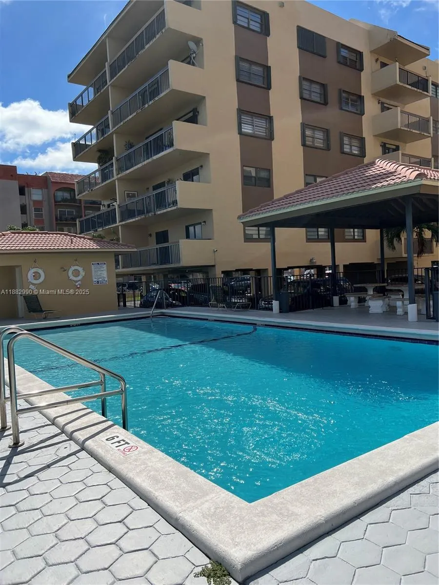 5249 NW 7th St, #303