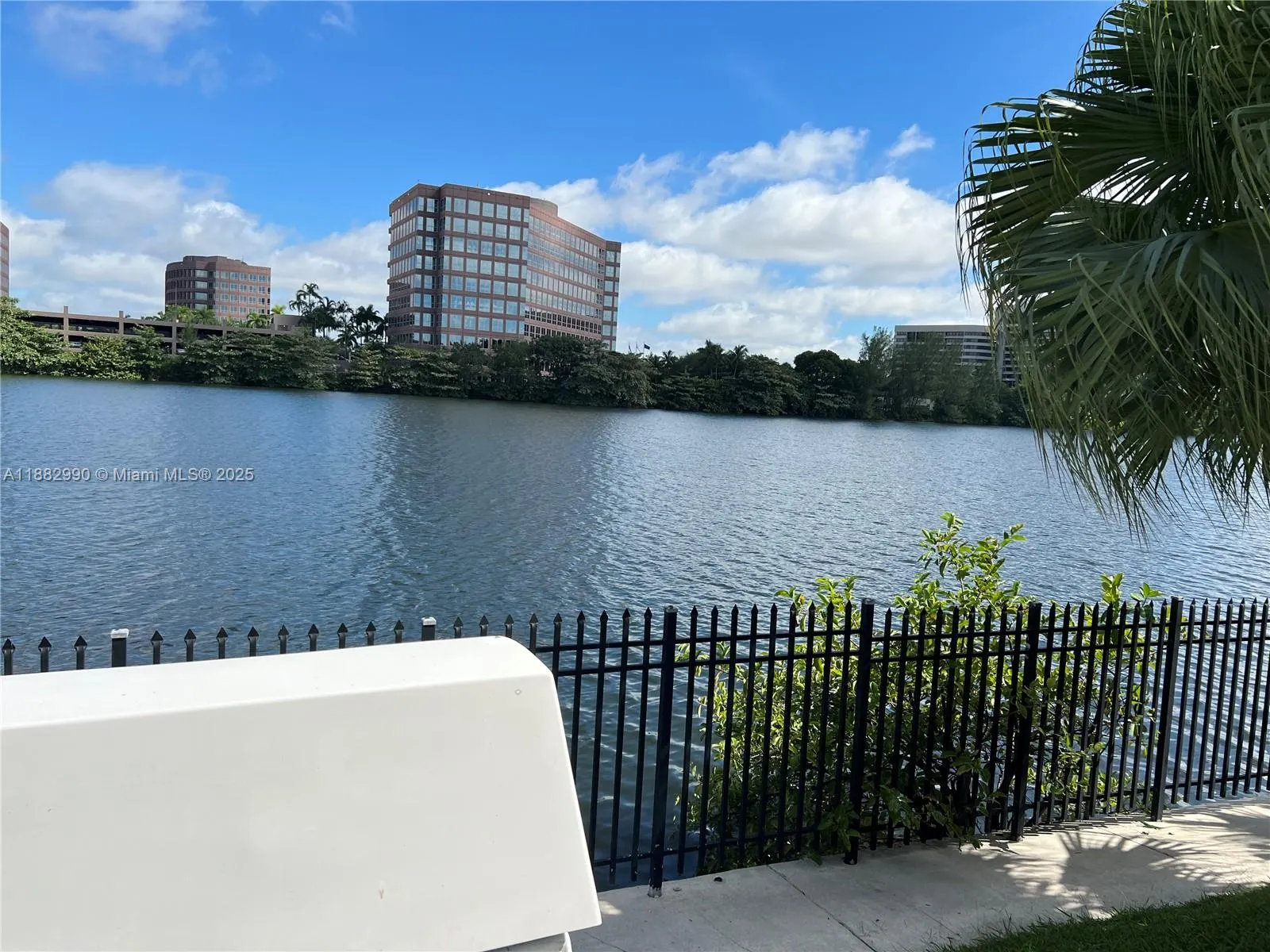 5249 NW 7th St, #303