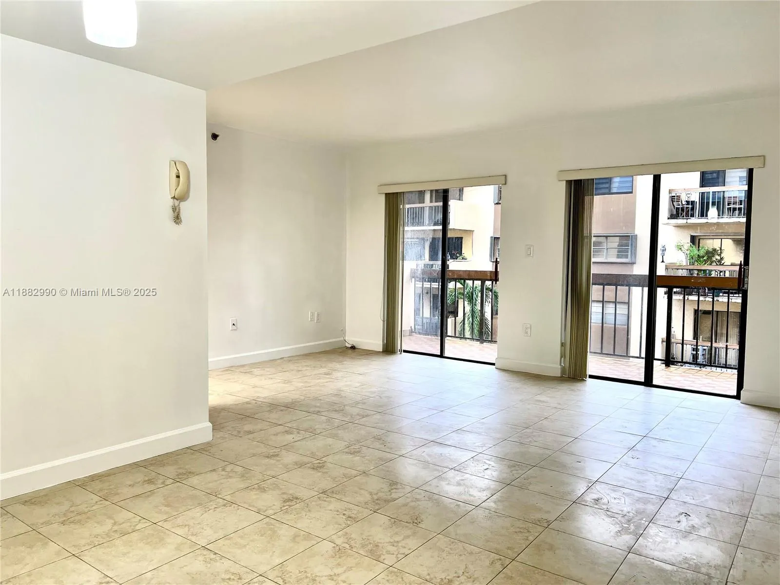 5249 NW 7th St, #303