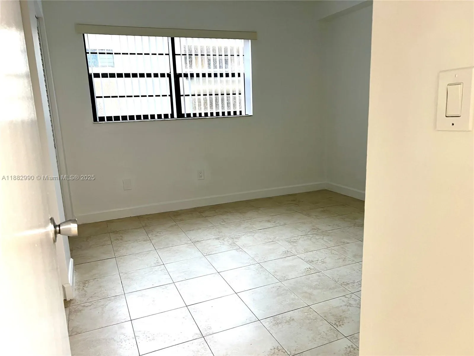 5249 NW 7th St, #303