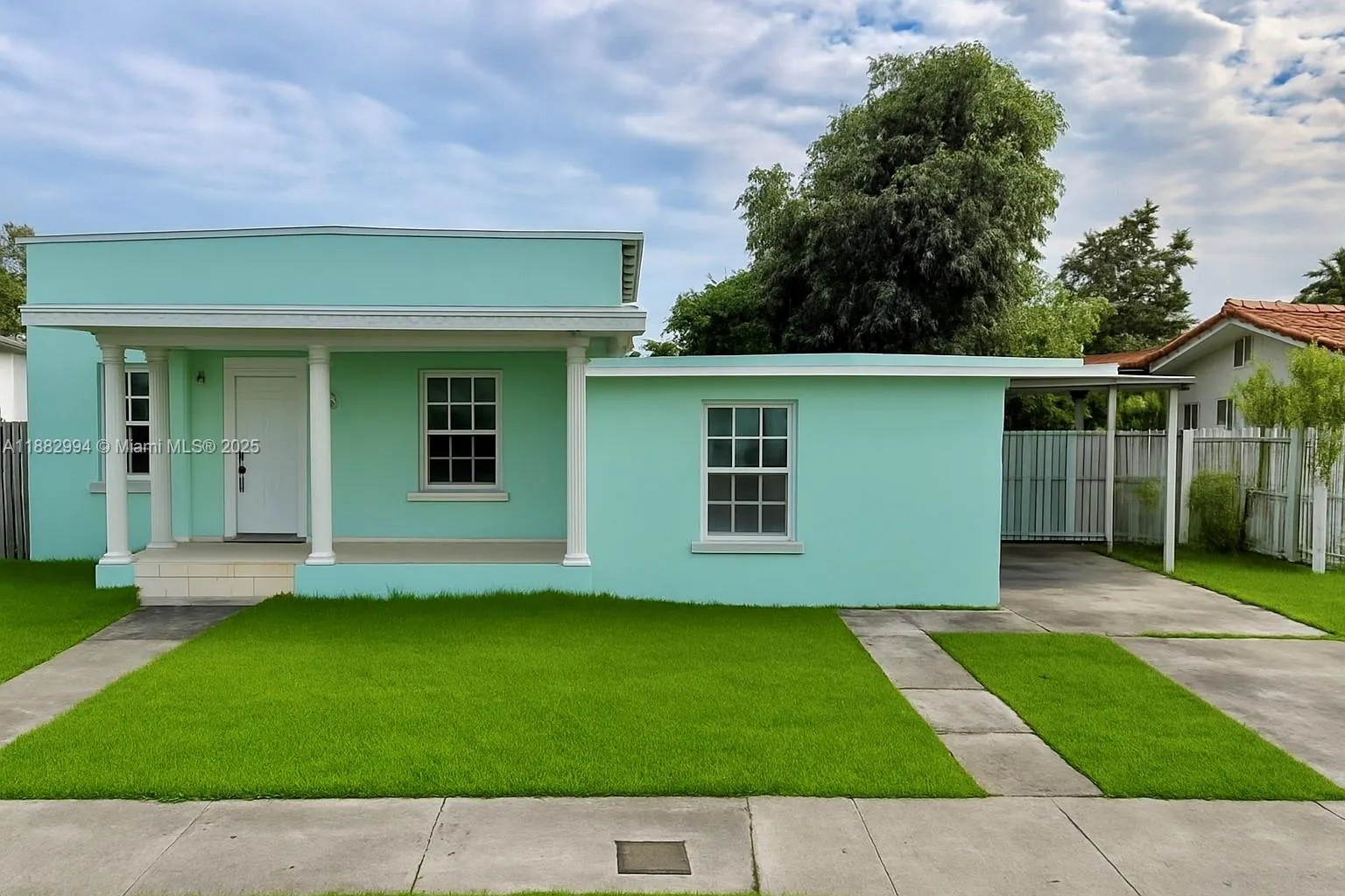 244 W 39th Pl