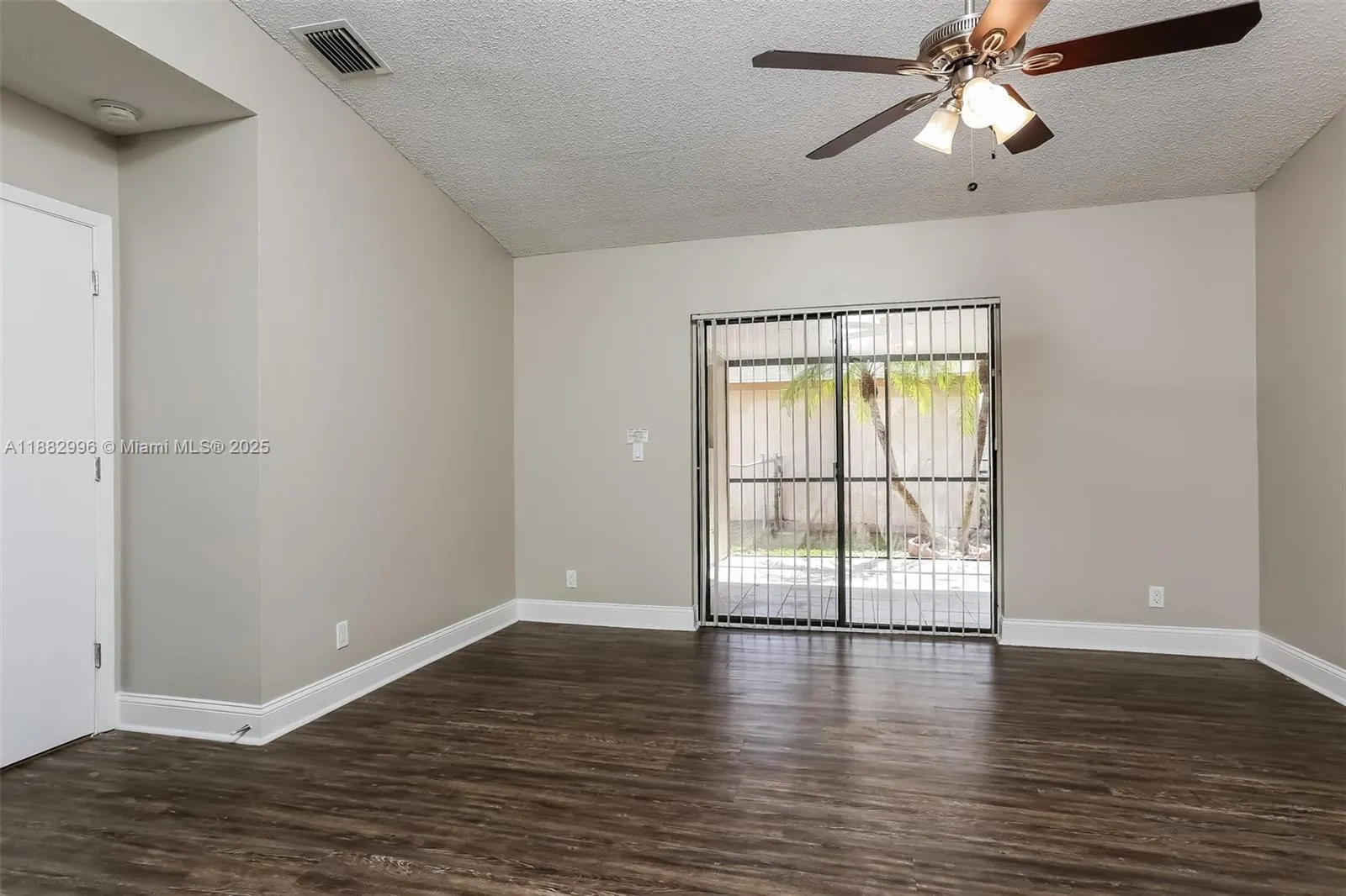 5315 NW 93 Ave