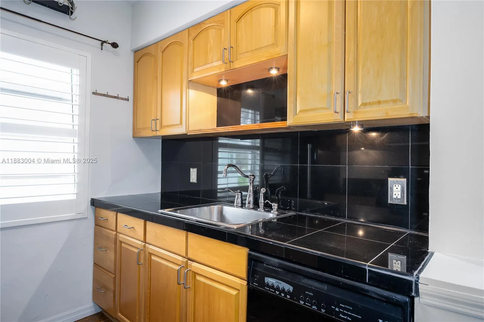 1051 Michigan Ave, #3