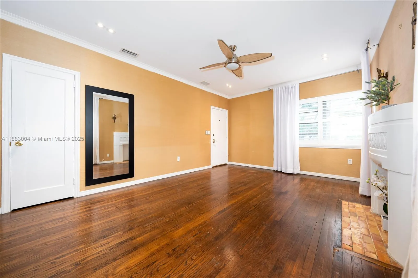 1051 Michigan Ave, #3