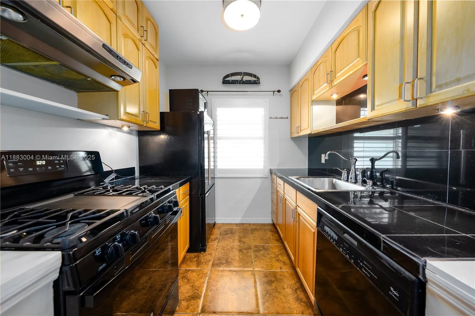 1051 Michigan Ave, #3