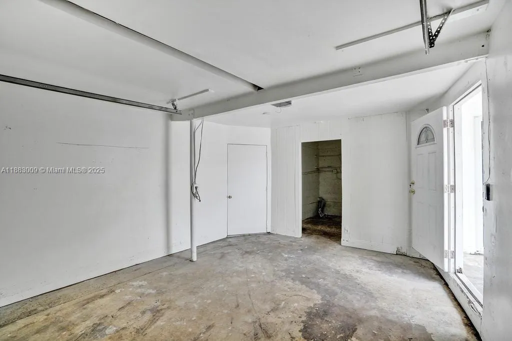 2512 Gulfstream Ln