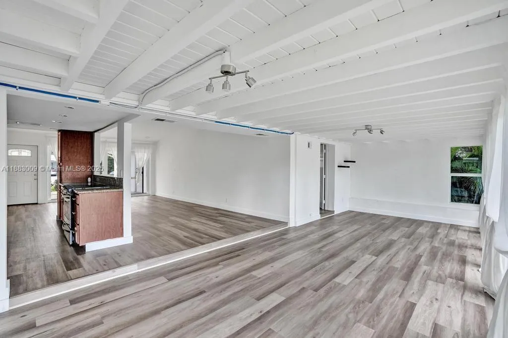 2512 Gulfstream Ln