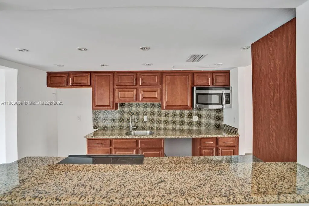 2512 Gulfstream Ln