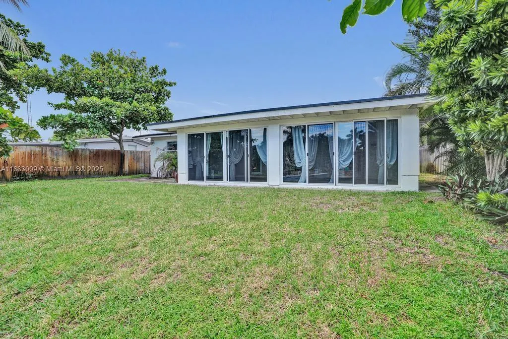 2512 Gulfstream Ln