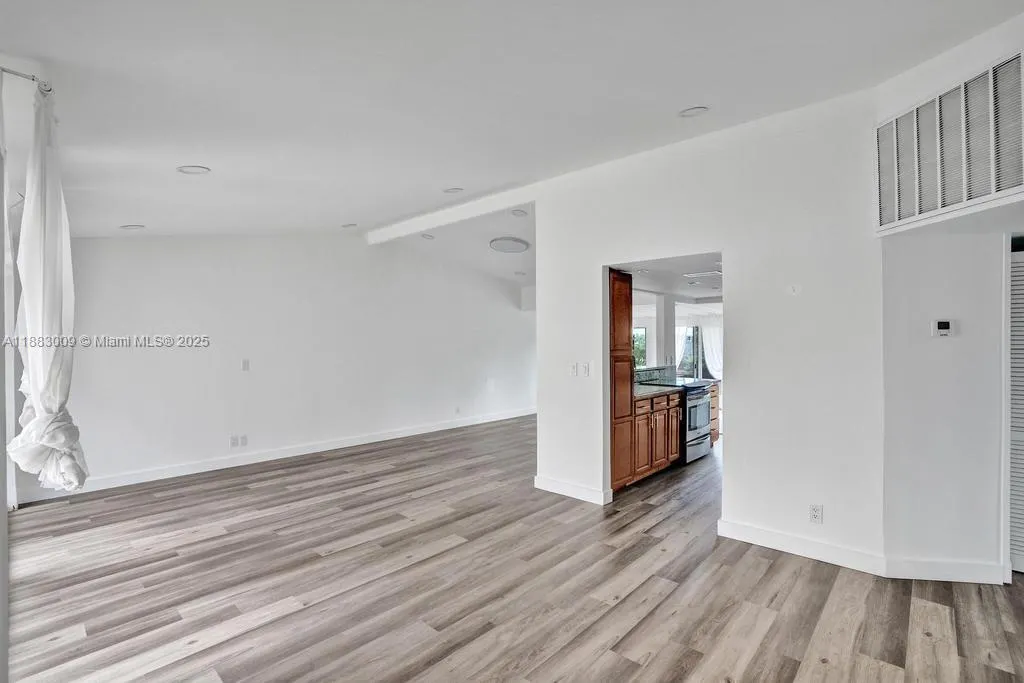 2512 Gulfstream Ln