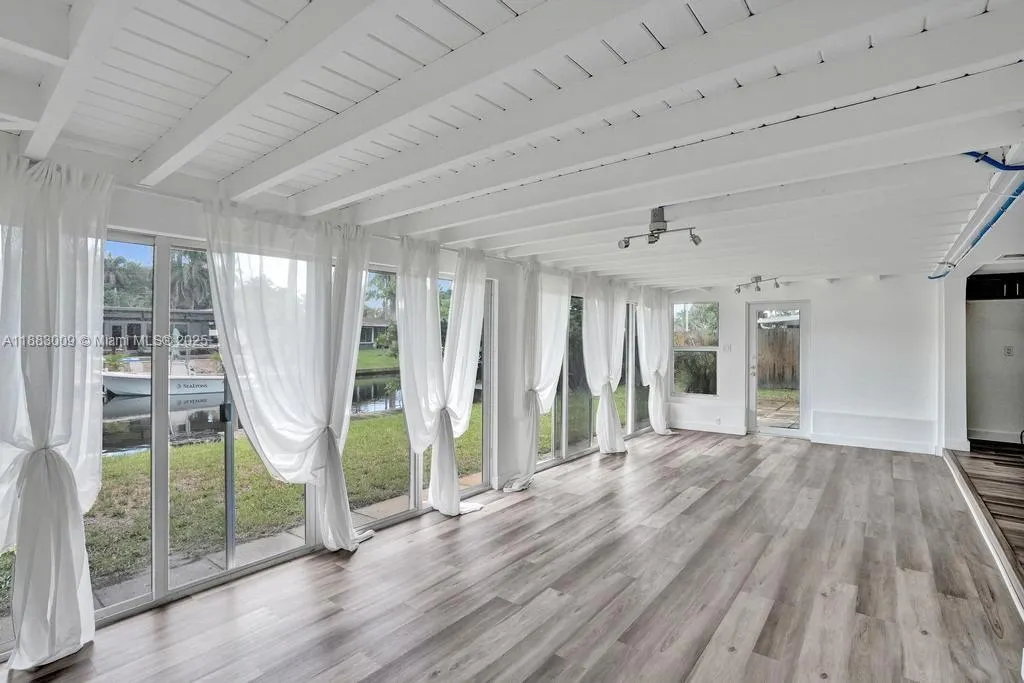 2512 Gulfstream Ln