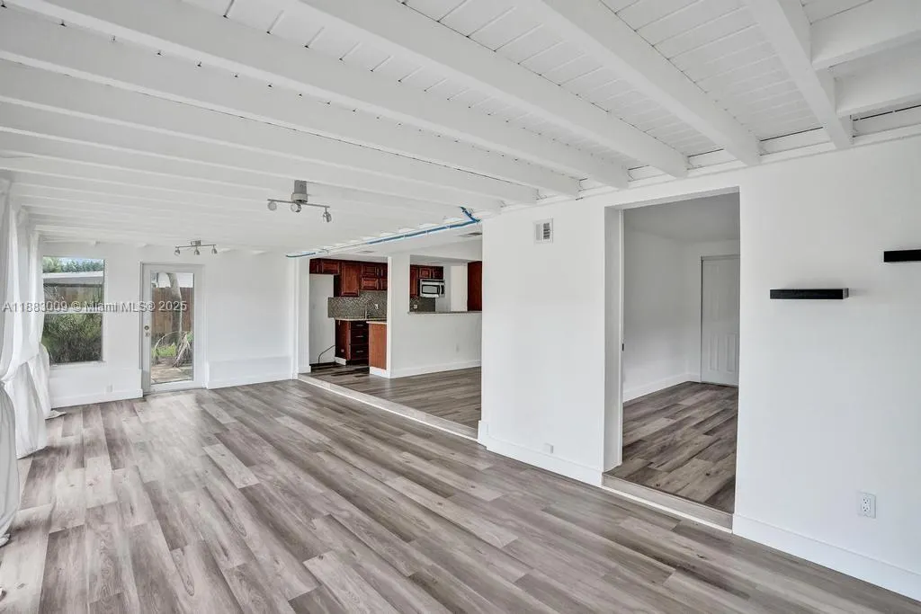 2512 Gulfstream Ln